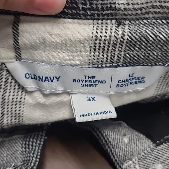 Old Navy Black and White Plaid Button Down The Boyfriend Shirt - Picture 6 of 8